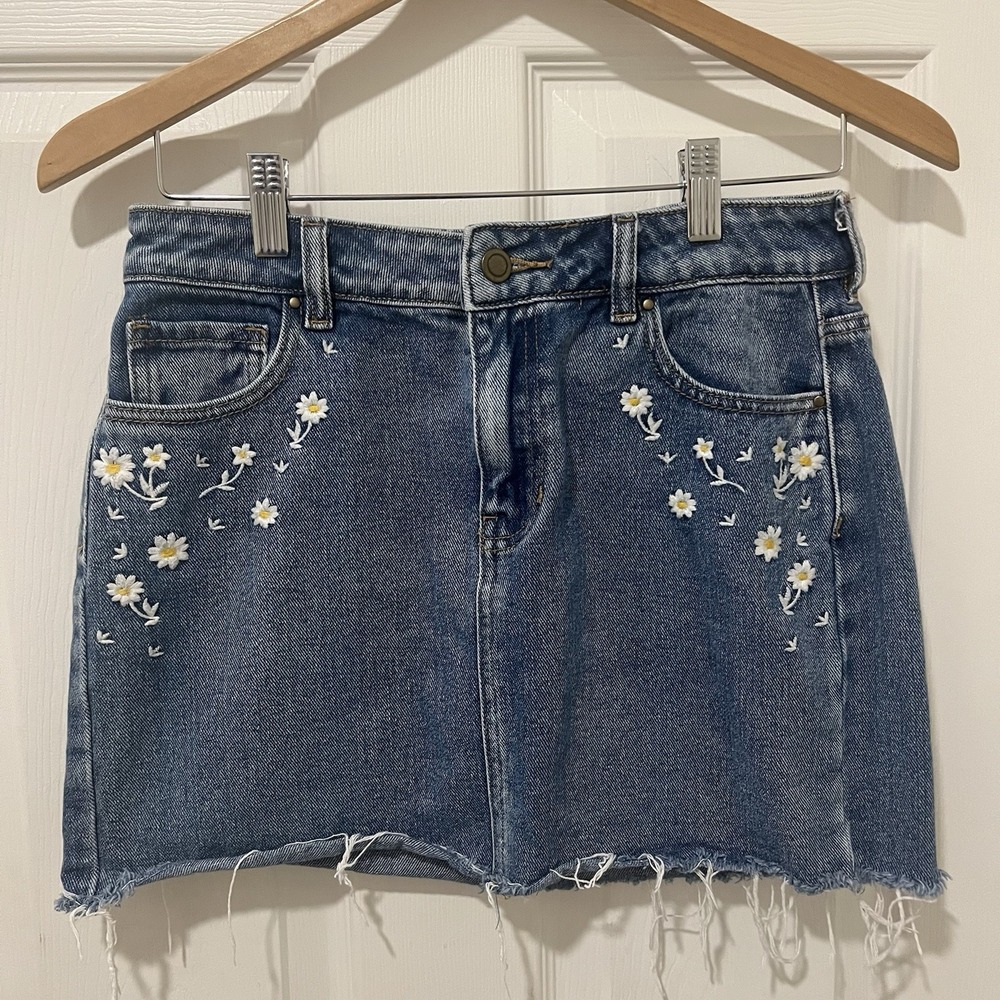 Lottie Moss Daisy Floral Embroidered Denim Mini Skirt Sz 26 Raw Hem Y2K Style